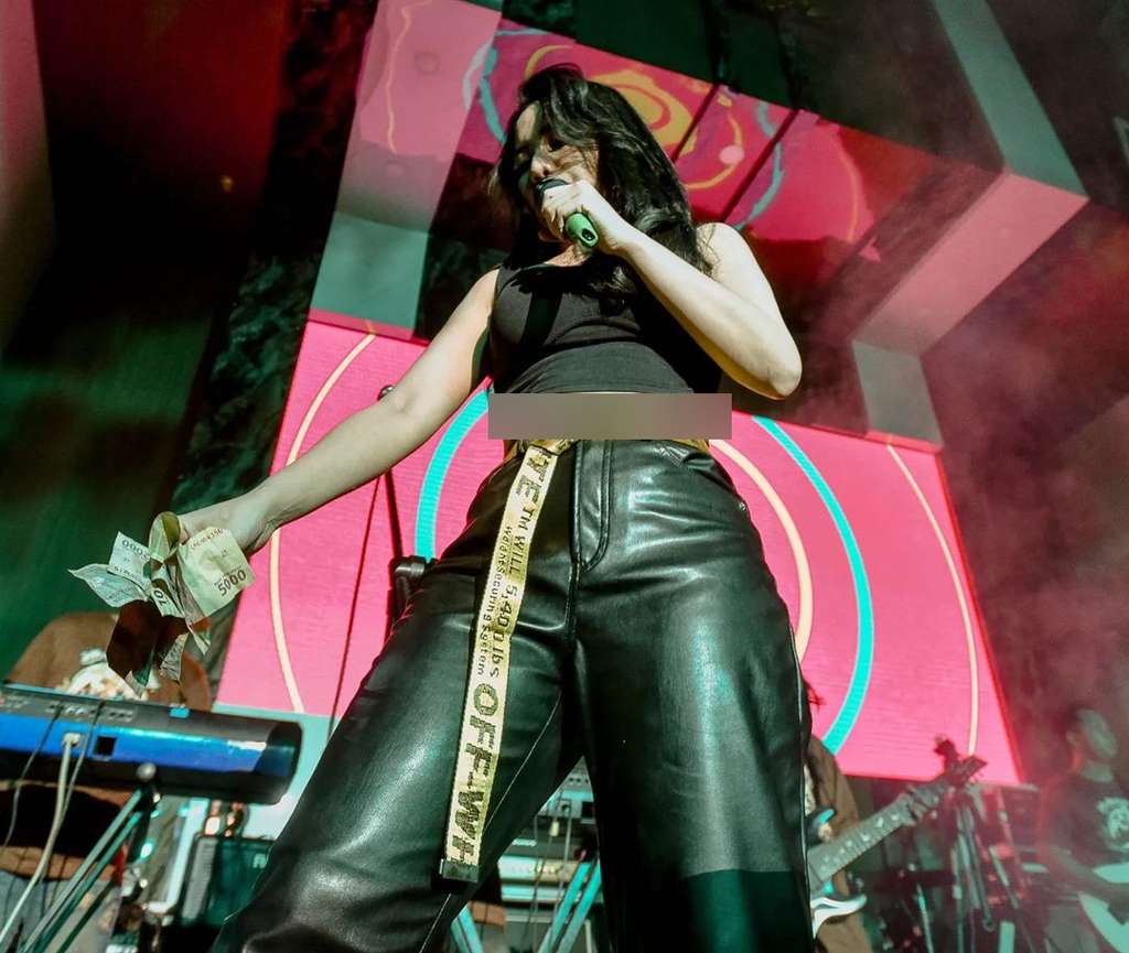 Lala Widy pendangdut koplo asal Sidoarjo Lala Widy pendangdut koplo asal Sidoarjo