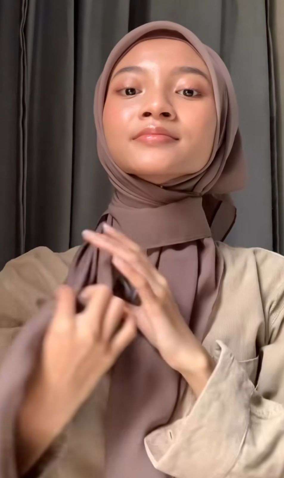 Sat-Set dengan Hijab Square, Langsung Lihat Caranya