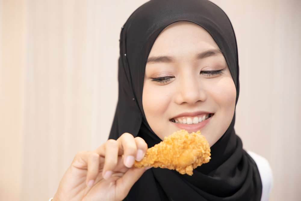 Makan Makanan Cepat Saji