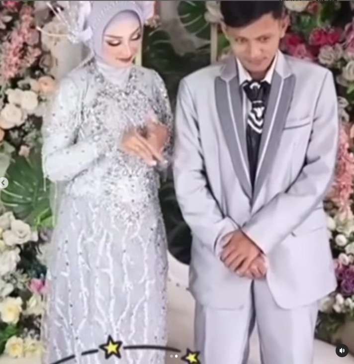 Video Pengantin Pria Grogi Disenyumin Istri Sampai Ngompol di Pelaminan, Disebut Settingan Malah Dirujak Netizen