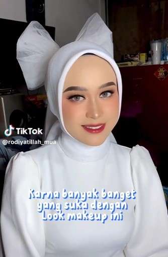 MUA Rias Wajah Klien