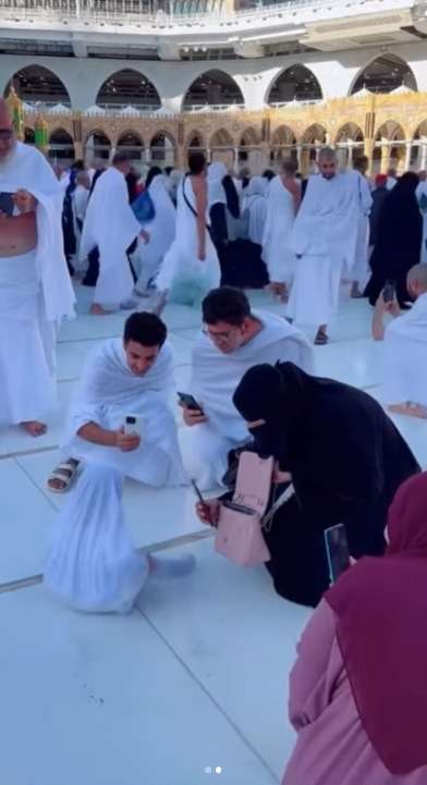 Momen Gemas Anak Kecil Ngesot di Samping Ka’bah, Viral Hingga Ditonton Lebih 30 Juta Kali
