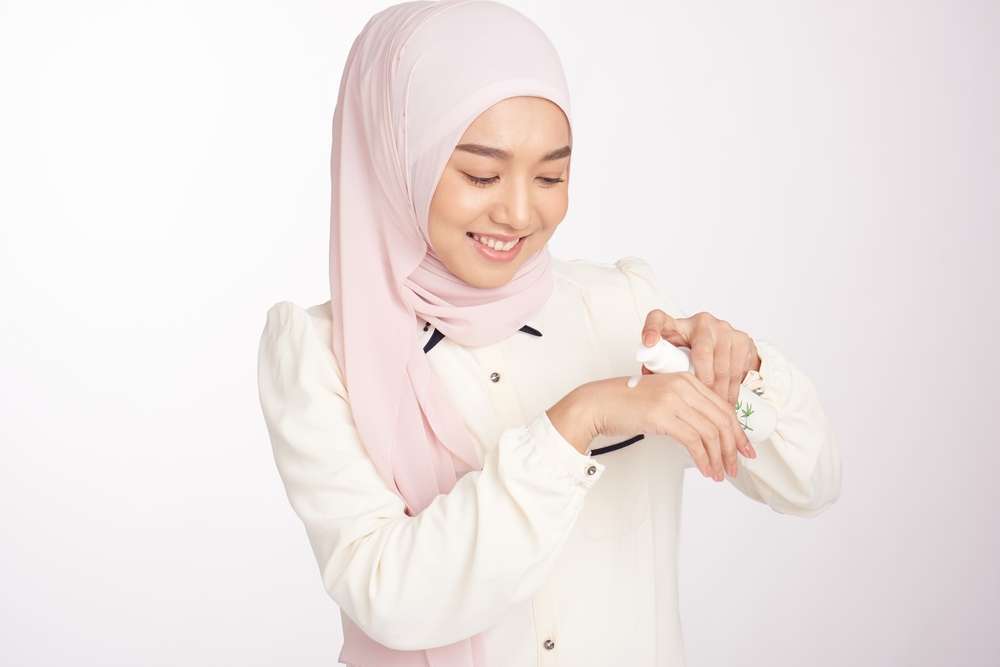 Memakai Skincare