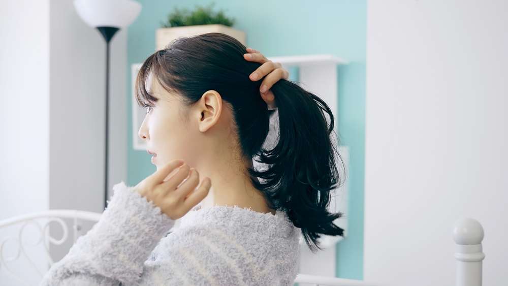 Mengikat Rambut Mengikat Rambut