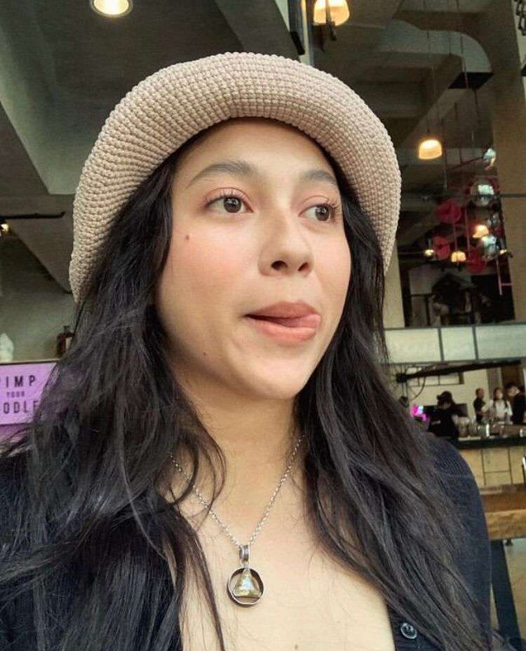 Dipuji Cantik oleh Bastian Steel, Berikut Potret Selfie Sitha Marino Tanpa Makeup