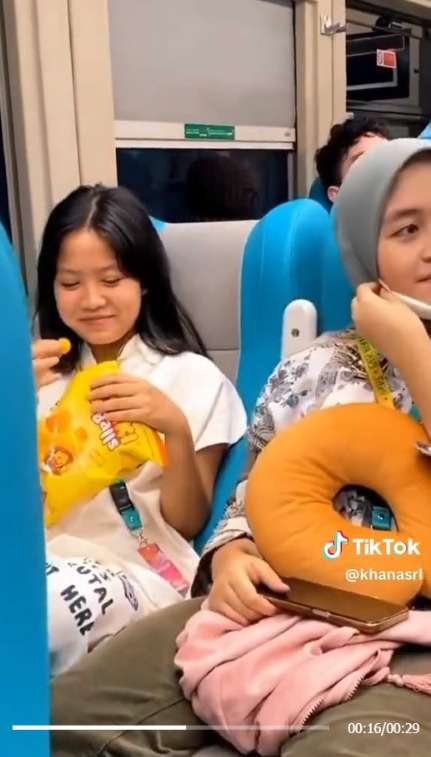 Seru Banget! SMA N 3 Bandung Sewa Kereta Untuk Berangkat Study Tour ke Bali