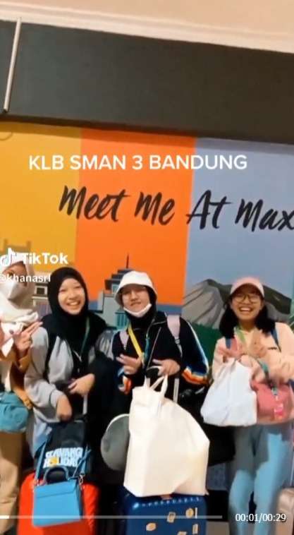 Seru Banget! SMA N 3 Bandung Sewa Kereta Untuk Berangkat Study Tour ke Bali