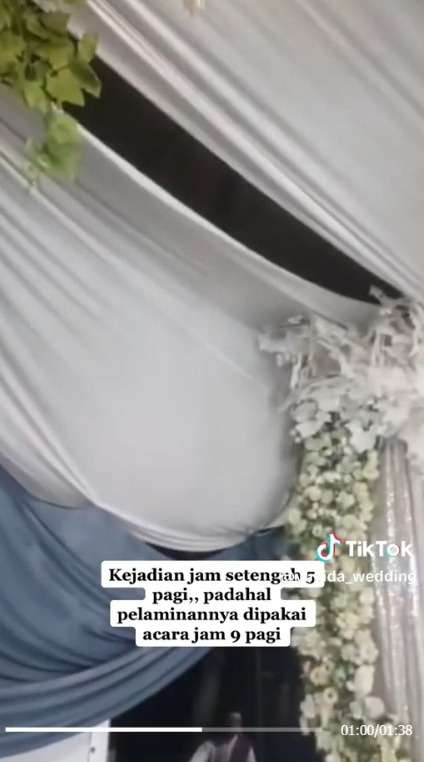 Cobaan Pesta Pernikahan Dekorasi Pelaminan Hancur Saat Hari H Resepsi, Ditabrak Mantan Subuh-Subuh