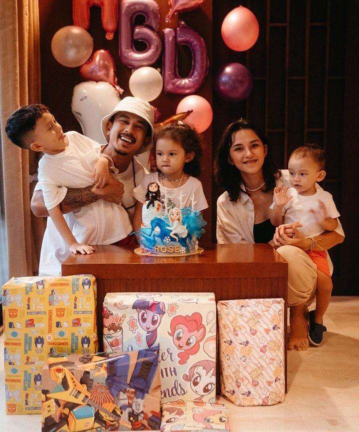 Potret Mesra Fandy dan Dahlia