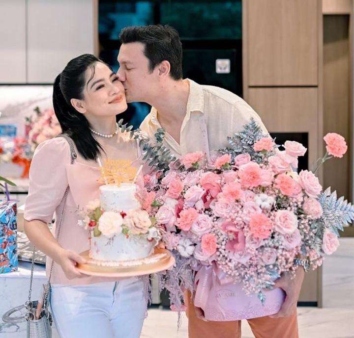 Potret Mesra Titi Kamal dan Christian Sugiono