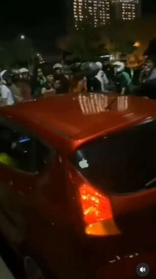 Viral Suami Tabrak Istri Sah Usai Kepergok Jalan Bareng Pelakor, Bagai Cerita Sinetron