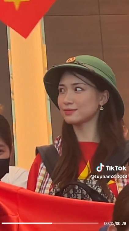 Penyanyi Cantik Asal Vietnam Kesal Teriaknya Kalah Lantang dari Suporter Indonesia, Ekspresinya Menggemaskan