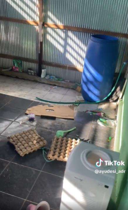 Ditinggal kabur, kontrakan mirip rumah terbengkalai.