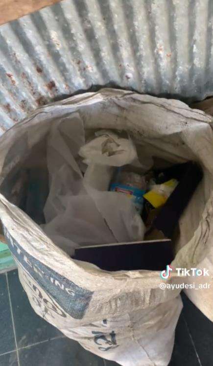Ditinggal kabur, kontrakan mirip rumah terbengkalai.