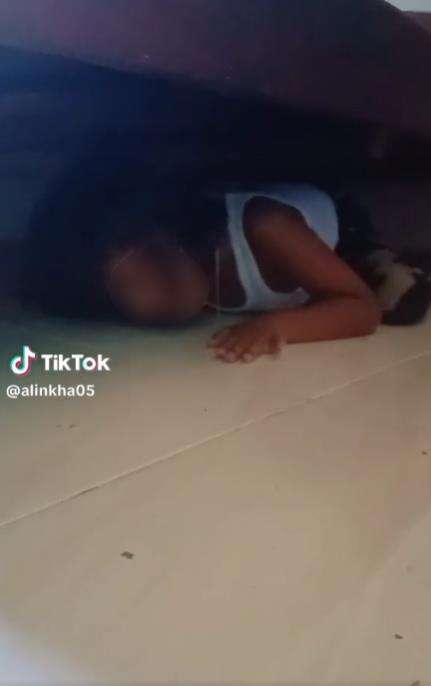 Bocah selalu ngumpet tiap dengar motor mirip ayahnya.
