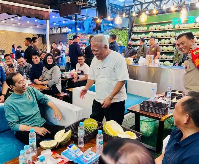 Momen Jokowi Rayakan Kemenangan Timnas U-22 di SEA Games 2023, Traktir Menteri Makan Durian