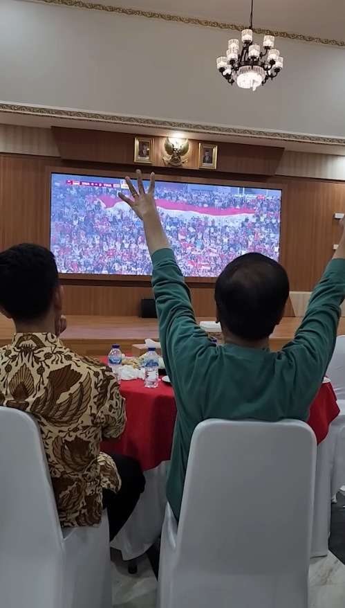 Momen Jokowi Rayakan Kemenangan Timnas U-22 di SEA Games 2023, Traktir Menteri Makan Durian