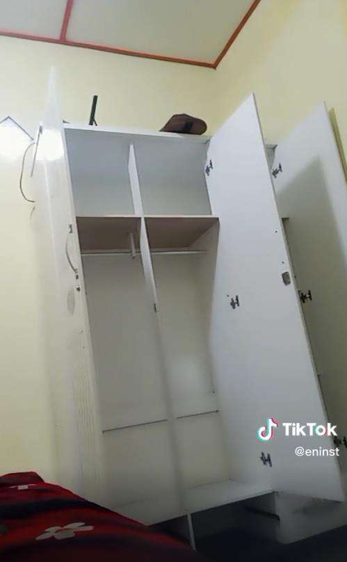 Curhat wanita beli lemari murah ternyata jamuran dan berkutu.