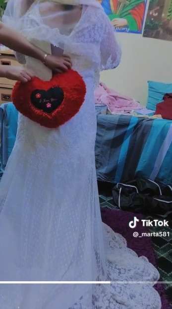 Resleting Gaun Pengantin Dibuka, Terkuak Rahasia Pengantin Wanita