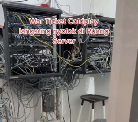 Ruang server penuh kabel