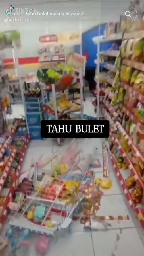 mobil tahu bulat masuk minimarket