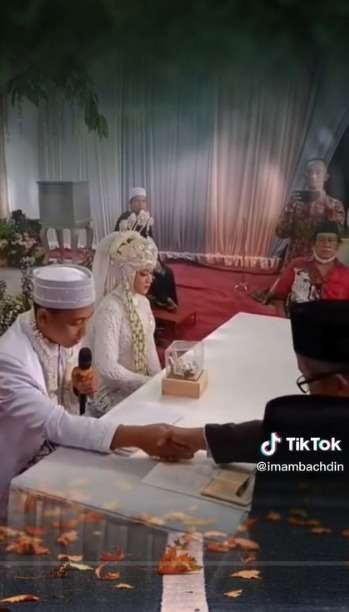 Nyesek Banget! Momen Pria Berlari Sambil Menangis Menyebut Nama Almarhum Ayahnya Usai Mengucap Ijab QabulNyesek Banget! Momen Pria Berlari Sambil Menangis Menyebut Nama Almarhum Ayahnya Usai Mengucap Ijab Qabul