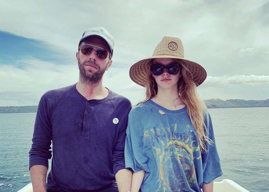 Apple dan Chris Martin
