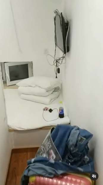 Viral Kos-Kosan Super Sempit, Kamar Menyatu dengan Toilet, Kalau Mandi Kasur Auto Basah!