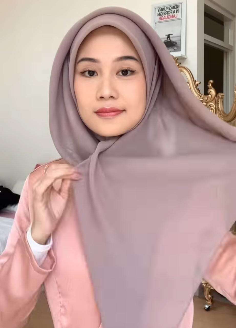 Sweet Look dengan Kerudung Paris Polos, Caranya Mudah Banget