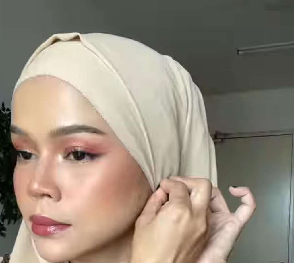 Styling Pashmina Tepat untuk Pemilik Wajah Tirus