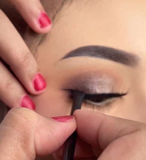 Membuat Wing Eyeliner Membuat Wing Eyeliner
