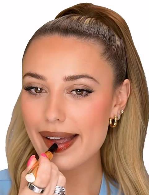 Memakai Lip Gloss