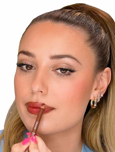 Memakai Lip Liner