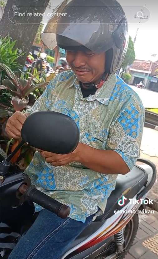 Bapak ini menangis dibentak anaknya