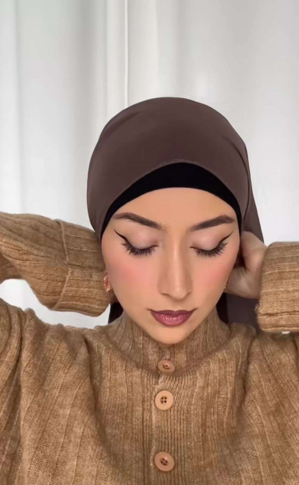 Kerudung Pashmina Jadi Level Up dengan Aksesori Anting