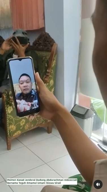 Siswa SMK Pakai Sepatu Minjam Copot Saat Wisuda, Jadi Viral Berujung Dihubungi KSAD TNI Ditawarkan Ikut Seleksi Bintara