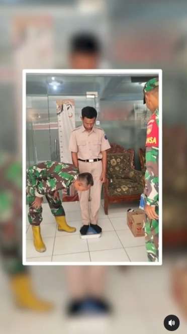 Siswa SMK Pakai Sepatu Minjam Copot Saat Wisuda, Jadi Viral Berujung Dihubungi KSAD TNI Ditawarkan Ikut Seleksi Bintara