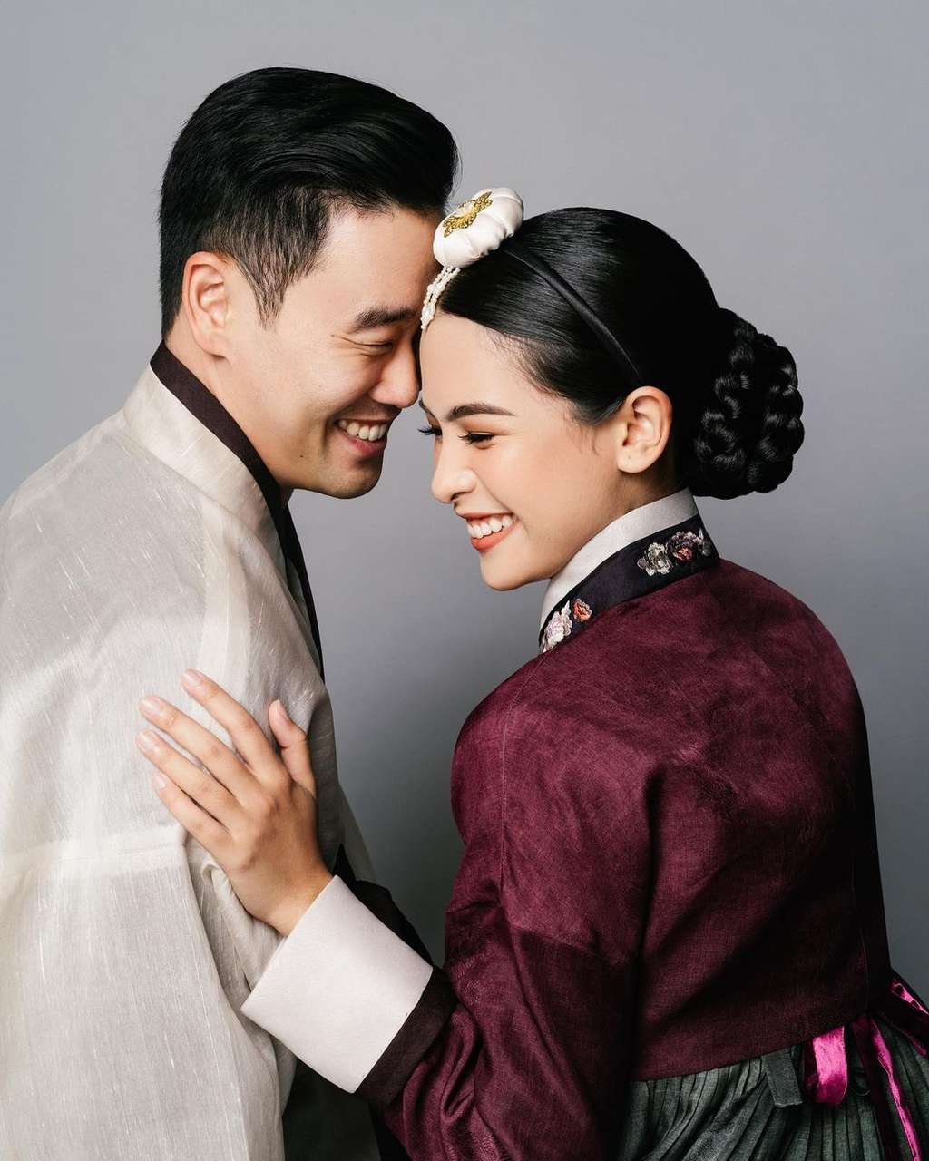 Maudy Ayunda dan suami Jesse Choi