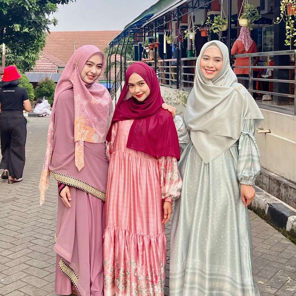 Mengintip Gaya Trio Oki, Ricis, dan Shindy, dalam Balutan Dress