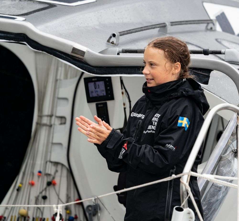 Greta saat naik kapal layar untuk menghadiri Konfrenesi Iklim di New York Greta saat naik kapal layar untuk menghadiri Konfrenesi Iklim di New York
