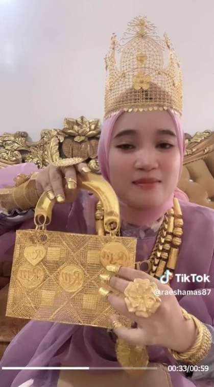 Viral Wanita Pamer Tas Harga Ratusan Juta, Penampilan Seperti Toko Emas Berjalan