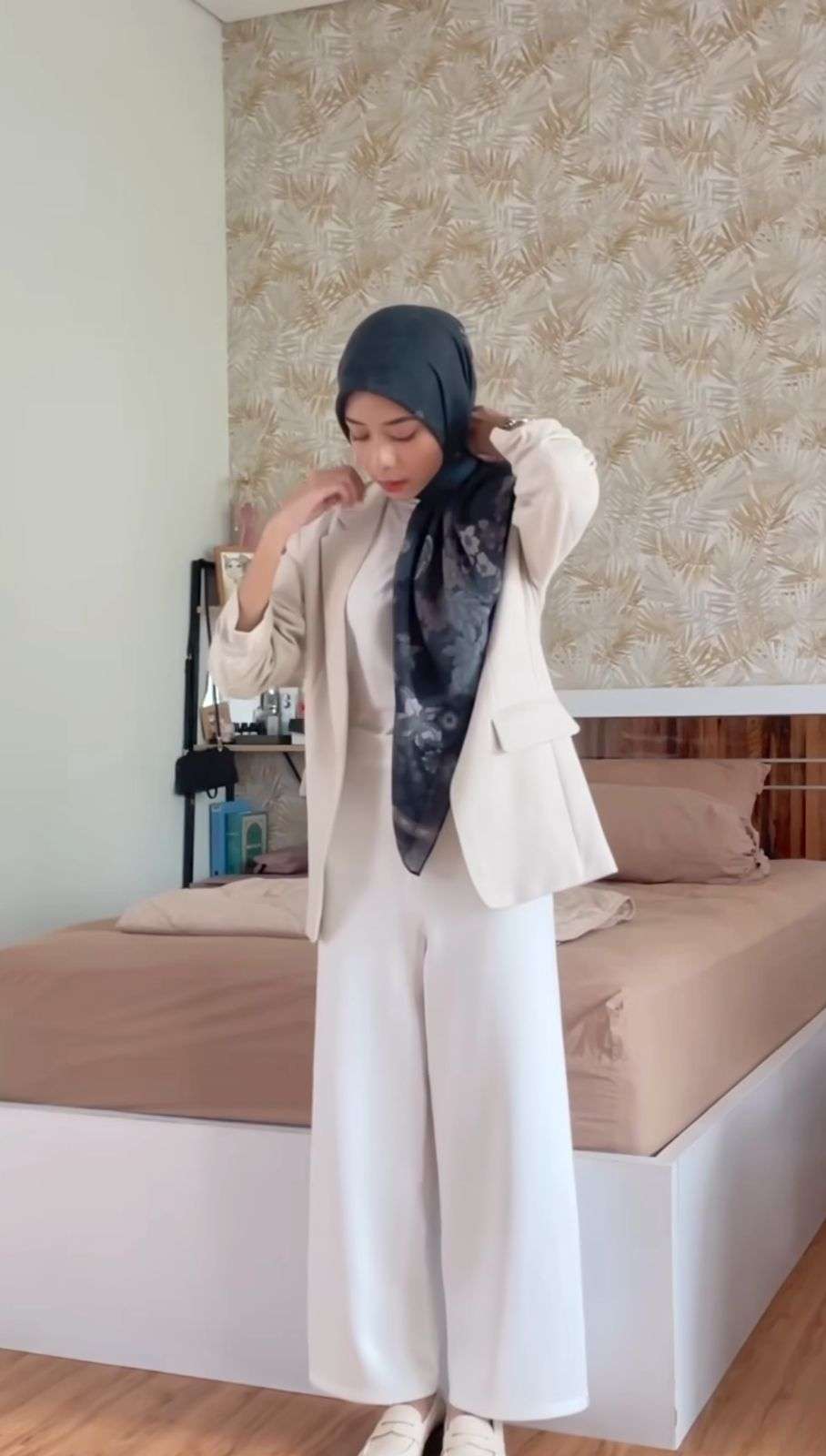 Office Look dengan Hijab Pattern, Cukup Styling Simpel