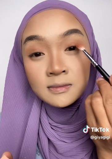 Memakai Eyeshadow