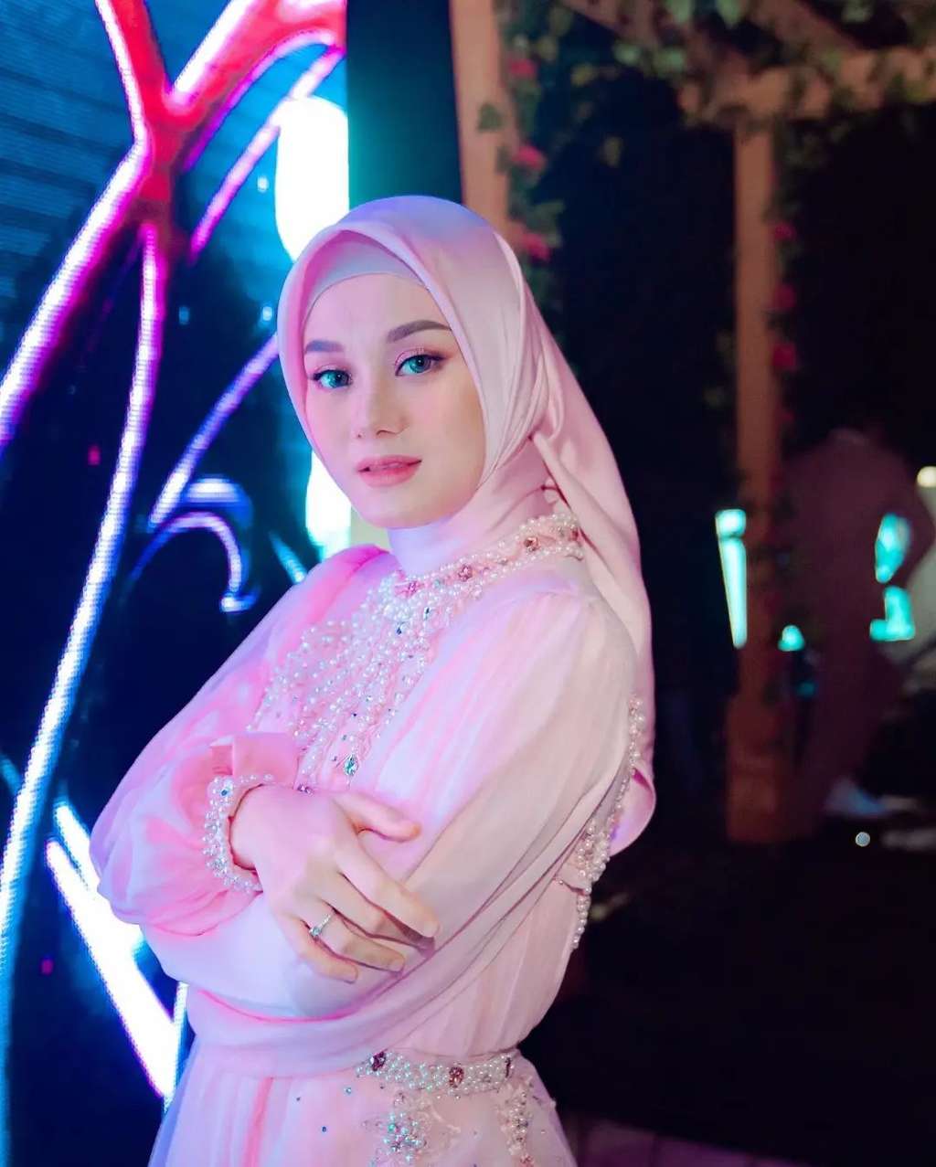Dinda Hauw