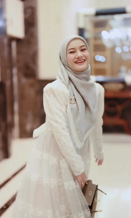 Dinda/ Instagram Dinda Hauw @dindahw