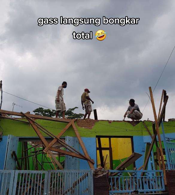 Transformasi rumah tua jadi hunian nyaman dan estetik.