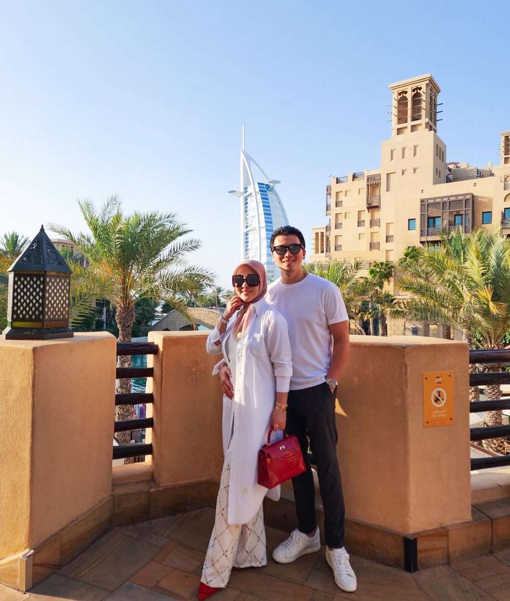 Potret liburan Syahrini dan Reino Barack ke Dubai