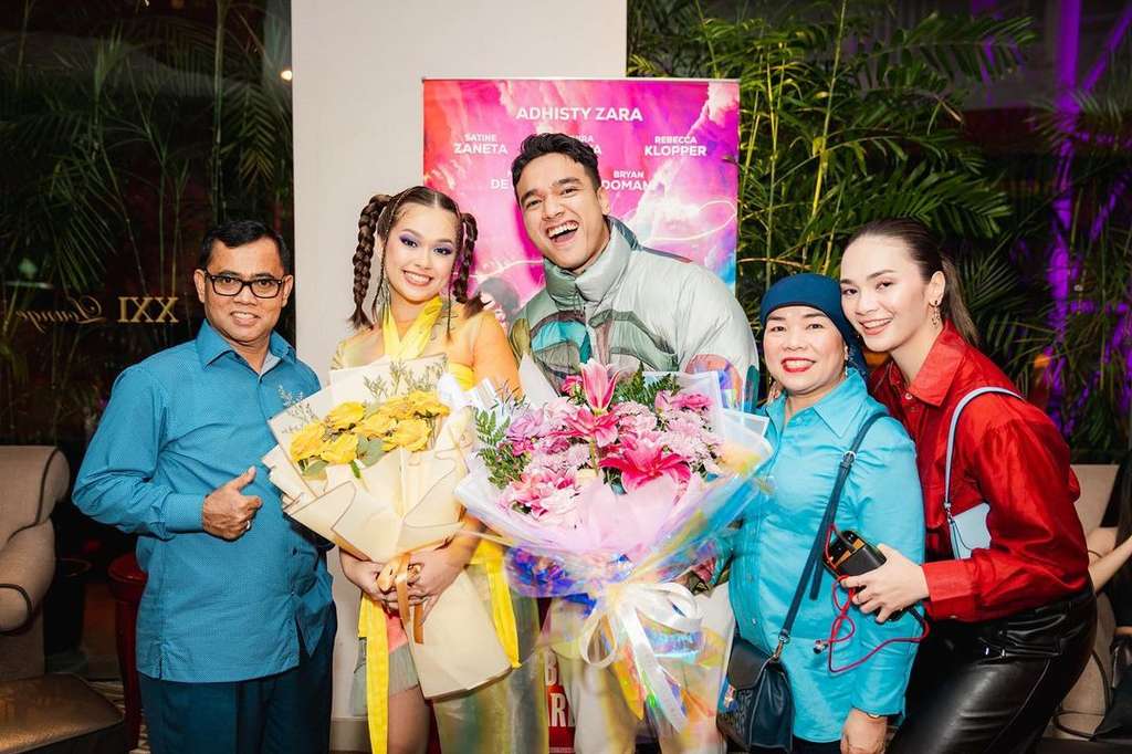 Faisal bareng Rebbeca dan Fadly
