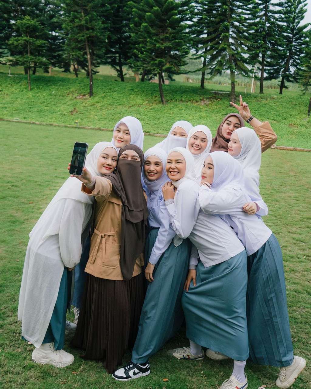 Moment Ultah Henny Rahman