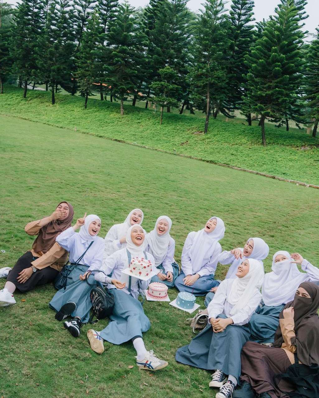 Moment Ultah Henny Rahman